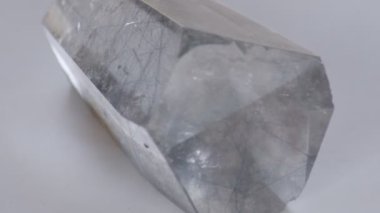Tourmaline dahil ile açık kuvars