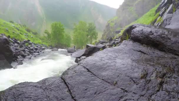 Cachoeira Kurkure. Montanhas Altai — Vídeo de Stock