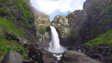 Kurkure şelale. Altay Dağları