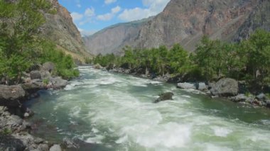 Chulyshman Nehri. Altay Dağları