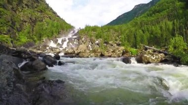 Şelale Uchar. Altay Dağları, Sibirya, Rusya Federasyonu