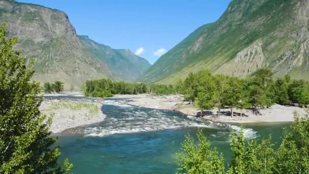 Río Chulyshman. Montañas Altai — Vídeos de Stock