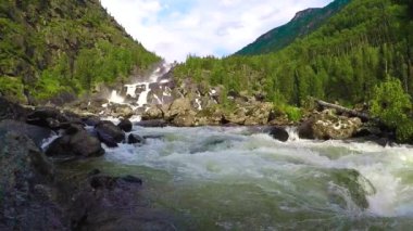 Şelale Uchar. Altay Dağları, Sibirya, Rusya Federasyonu