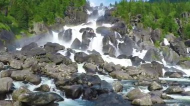 Şelale Uchar. Altay Dağları, Sibirya, Rusya Federasyonu