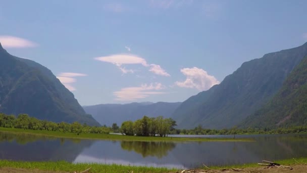 Sjön Teletskoe. Altaibergen — Stockvideo