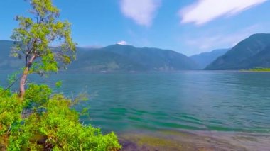 Teletskoe Gölü. Altai Dağları