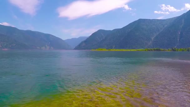 Озеро Телеське. Алтайська гора — стокове відео