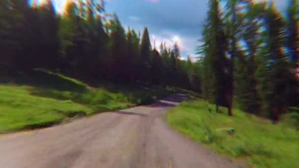 Chemin de terre dans le district d'Ulagan, montagnes de l'Altaï, Sibérie, Russie — Video