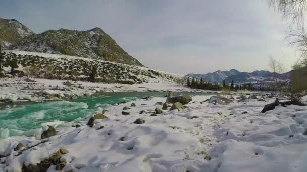 Ποταμός Αλτάι καούν χειμώνας — Αρχείο Βίντεο