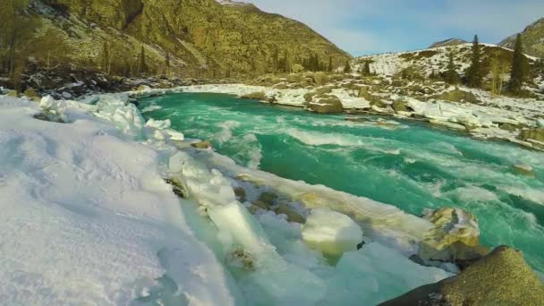 Altai rivier Katun winter ijs — Stockvideo