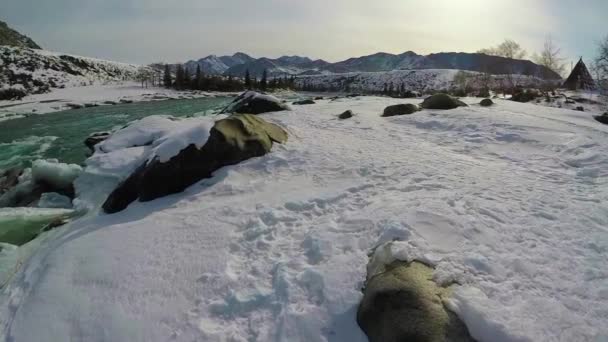Altai fluss katun winter eis — Stockvideo