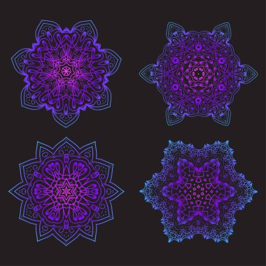 Etnik Fraktal Mandala Vektör Dövme Dizaynı Kar Tanesi ya da Maya Aztek deseni ya da Çiçek deseni gibi görünüyor.