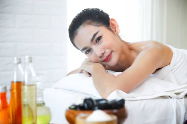 Spa masajı ile beutiful kadın