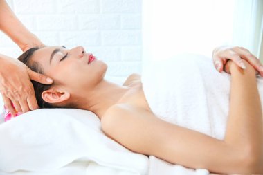 Spa masajı ile beutiful kadın