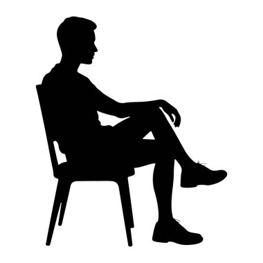 Bacak bacak üstüne atmış bir sandalyede oturan siyah bir siluet. Profilden, sola bakıyor. Adam tişört, şort ve ayakkabı giyiyor. Sandalye basit ve karanlık. Arkaplan düz beyaz.