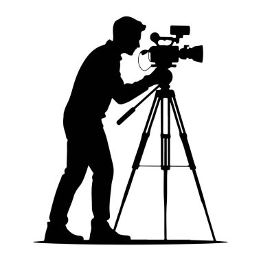 Bir kişinin siyah silueti, tripoda monte edilmiş profesyonel bir video kamerayı kullanırken resmedilir. Kişi kameranın üzerine eğiliyor, görüntü bulucudan bakıyor ve kontrolleri ayarlıyor. Kameranın lensi, mikrofon eklentisi var.,