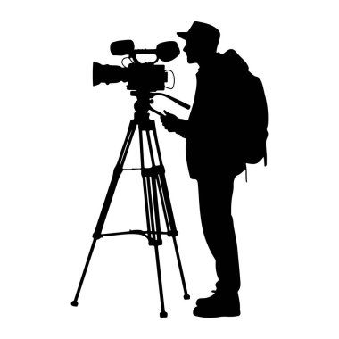 Şapka ve sırt çantası takan birinin siyah silueti tripoda monte edilmiş profesyonel bir kamera kullanıyor. Kişi elinde bir kontrol tutuyor, çekim sürecindeymiş gibi görünüyor. Görüntü beyaz bir sırt sırtında izole edilmiş.