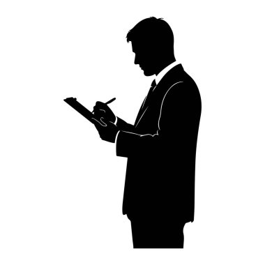 Bir iş adamının siyah silueti, elinde bir not tahtası ve kalemle yazı yazarak profilde duruyor. Takım elbise ve kravat takıyor, profesyonel bir bağlam olduğunu gösteriyor. Siyah siluetin beyaz arkaplana karşı katıksız kontrastı c 'yi vurgular