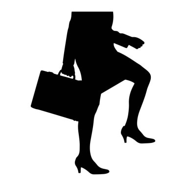 Elinde evrak çantasıyla yürüyen bir iş kadınının siyah silueti. O, yüksek topuklu ayakkabı ve resmi bir kıyafet giyiyor. Görüntü beyaz bir arkaplanda izole edilmiş, figürü ve kasıtlı adımlarını vurguluyor..