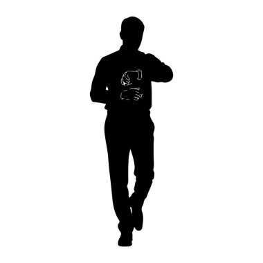 Ayakta duran ve kol saatine bakan siyah bir siluet. O yakalı bir gömlek ve pantolon giyiyor. Arkaplan beyaz.