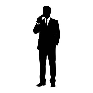 Takım elbiseli ve kravatlı bir adamın siyah silueti ağzına bir mikrofon dayamış duruyor. Sol eli cebinde duruyor. Şekil beyaz bir arkaplanda izole edilmiştir..
