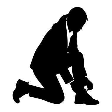 Diz çöküp ayakkabısının bağcıklarını bağlayan siyah bir siluet. Takım elbise ceketi ve pantolonu var. Saçları at kuyruğu şeklinde. Resim beyaz bir arkaplanda izole edilmiştir.