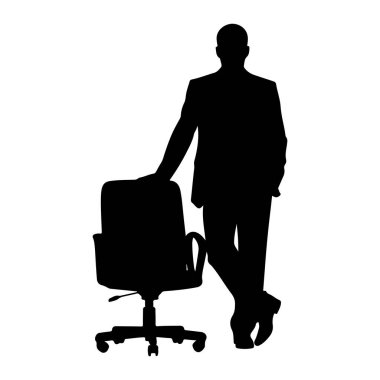 Takım elbiseli bir adamın siyah silueti bir ofis sandalyesine dayanıyor. Adamın sol kolu sandalyenin arkasında duruyor ve bacakları çapraz duruyor. Ofis sandalyesinin tekerlekleri ve merkezi bir kaidesi var. Arkaplan bembeyaz, figürleri izole ediyor..