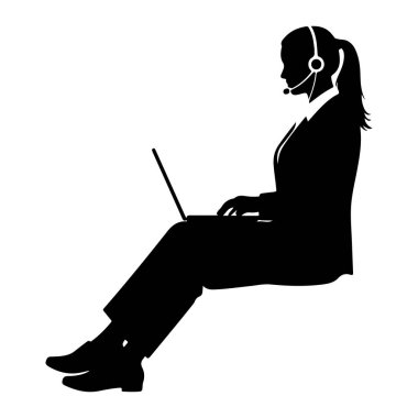 Profilde mikrofonlu bir kulaklık takan bir kadının siyah silueti görülüyor, oturuyor ve dizüstü bilgisayara bakıyor. O, bir ceket ve pantolon da dahil olmak üzere profesyonel giysi giyiyor ve saçını at kuyruğu şeklinde geri çekiyor. Görüntü...