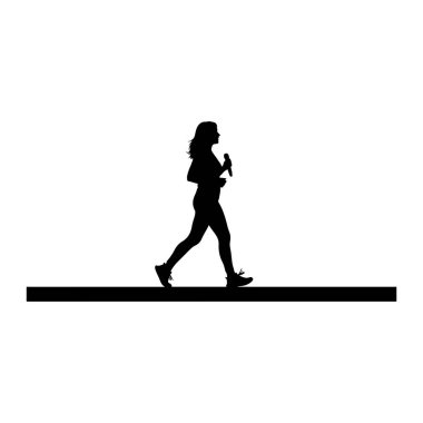 Elinde mikrofonla koşan bir kadının siyah silueti. Profilde tasvir edilmiş, saçları arkasında dalgalanıyor. Silüet, ayaklarının altında kalın siyah bir yatay çizgi olan düz beyaz bir arkaplan üzerine kurulmuş..