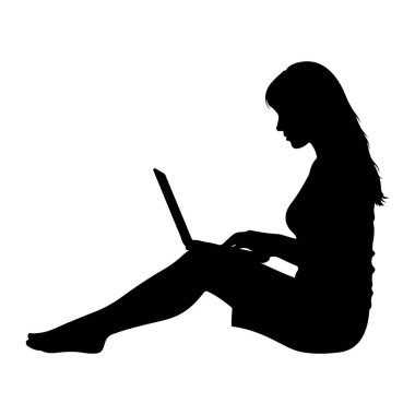 Bacak bacak üstüne atmış, dizüstü bilgisayarında yazı yazan siyah bir kadın silueti. Arka plan bembeyaz..