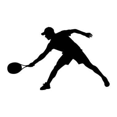 Siyah siluet, hareket halindeki bir erkek tenisçinin şapkası, tişörtü ve şortu var. Raketiyle topa vurmak için öne uzanıyor. Vücudu açılı, atletik bir duruş gösteriyor. Arkaplan düz beyaz.