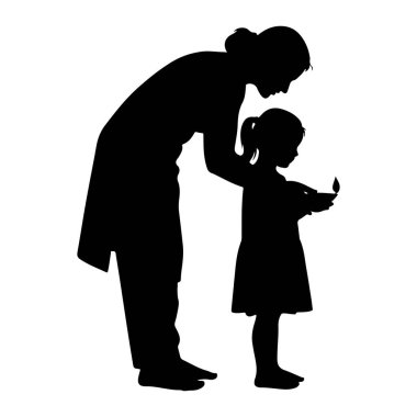 Siyah bir siluet, elinde bir gaz lambası tutan genç kızına rehberlik etmek için eğilen bir anne tasvir ediyor. Annenin saçı geri çekiliyor ve geleneksel kıyafetler giyiyor. Kız ayakta durur, tuttuğu lambanın ateşine bakar. 