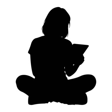 Beyaz arka planda bacak bacak üstüne atmış siyah bir siluet. Kişi elinde bir tablet cihaz tutuyor ve ekranla okuyor ya da etkileşimde gibi görünüyor. Siluet, kişinin kafasının, gövdesinin dış hatlarını gösteriyor.