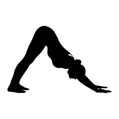 Düz beyaz bir arkaplana karşı aşağı bakan köpek yoga pozu veren bir kadının siyah silueti. Vücudu ters V şeklinde, elleri ve ayakları yere basıyor ve kalçaları kalkık. Siluet simsiyah, parlak.