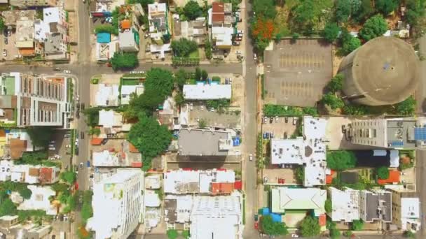 Ojos de pájaro plano aéreo de las calles y edificios de Santo Domingo — Vídeos de Stock