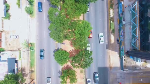 Bird 's Eye Aerial Shot of Santo Domingo street during the day — стоковое видео