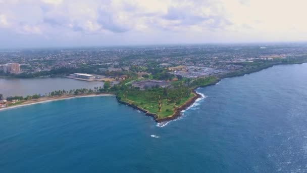 Hava atış Torrecilla Santo Domingo Punta okyanusun yanında açılış — Stok video