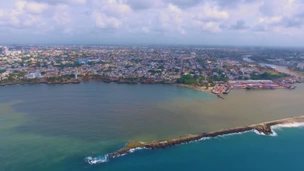 Переміщення назад на пляжі області повітряний постріл Санто-Домінго — стокове відео
