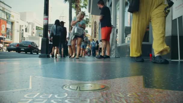 Tiro Chão Pessoas Andando Torno Hollywood Blvd Califórnia — Vídeo de Stock