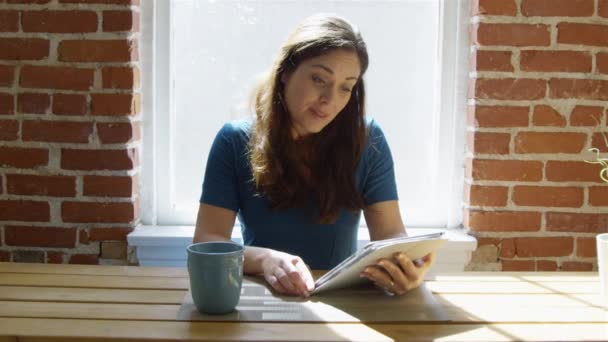 Slow motion of woman doing online shopping on her tablet — Stock Video