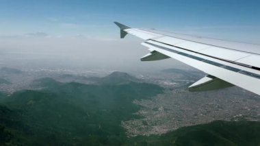 Mexico City yaklaşırken uçaktan görüntüleme