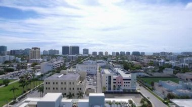 Miami, Florida'da binaları gösteren atış kadar hava tilt