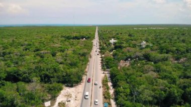 Yol ve yeşil Tulum, Meksika için havadan çekim