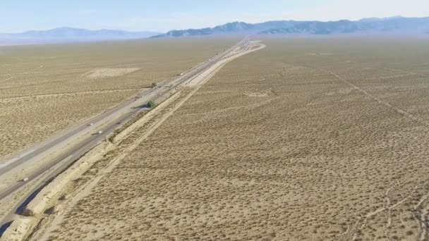 Antenn skott över state line område mellan Kalifornien och Nevada — Stockvideo