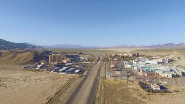 Antenn skott över öken område ha lämnat Kalifornien och Nevada — Stockvideo