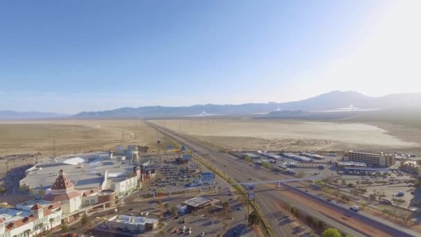 Belle prise de vue aérienne sur la route dans le Nevada — Video