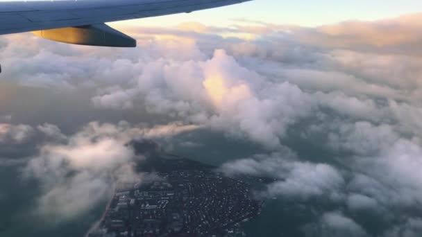 Widok z Miami, Florida od samolotu, ocean i chmury na strzał — Wideo stockowe