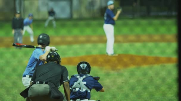 Pomalý Pohyb Brát Těstíčku Vyškrtnou Baseballový Zápas Vzít Zezadu Domácí — Stock video