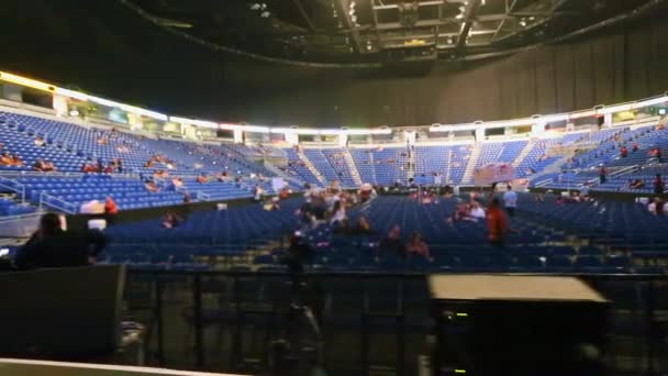 Disparo Desde Escenario Sala Audiencias Coliseo Interior Antes Concierto Con — Vídeos de Stock