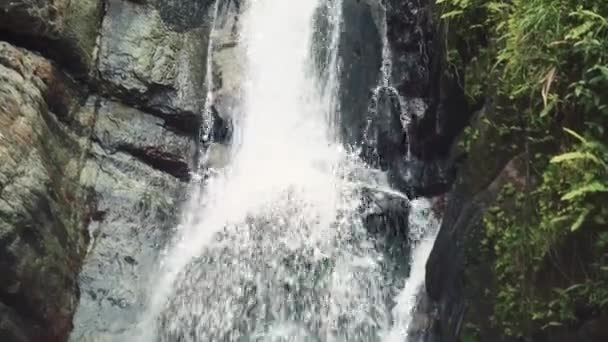 滝のクローズ アップ ショット — ストック動画